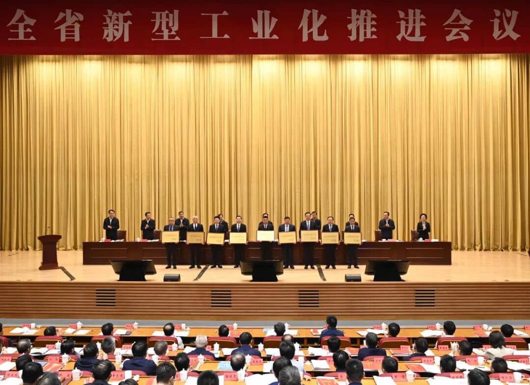 今世缘酒业被江苏省委省政府授予“江苏省优秀企业”称号